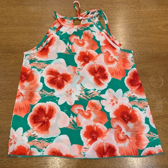 A’gaci silky halter style top with pink red and green floral design and tie neck - Picture 3 of 6